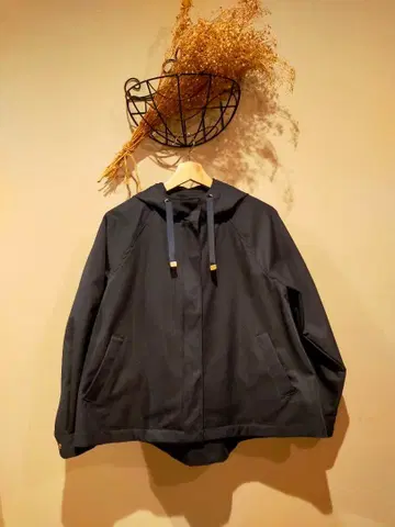 미사용품 KEYUCA 후드 부착 네이비 발수 코트