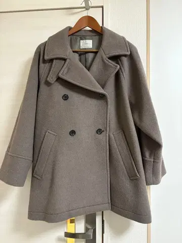 IENA 브라운 계열 더블 브레스트 울 코트