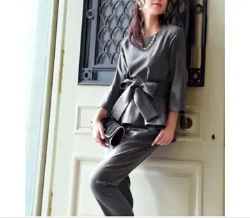 그레이 페플럼 디자인 수트 셋업