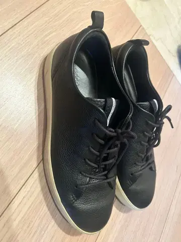 가격 인하! ECCO 블랙 스니커즈 39 사이즈