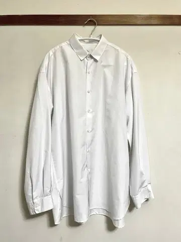주름이 거의 생기지 않는 화이트 셔츠 롱 ver.
