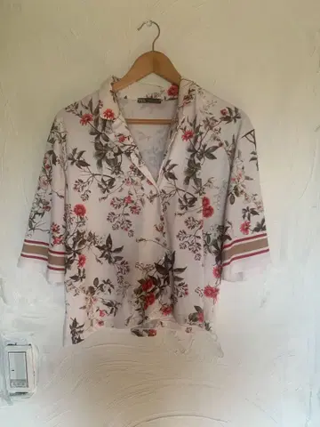 ZARA 꽃무늬 반팔 셔츠 M 사이즈