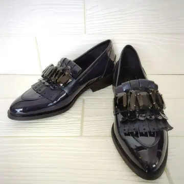 새상품급 블랙 프린지 로퍼 비쥬 장식 여성용 사이즈 35