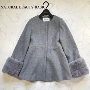 컨디션 최상 내추럴 뷰티 베이직 인조 모피 슬리브 페플럼 코트
