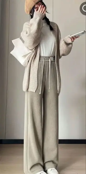 베이지 플리스 와이드 레그 조거 팬츠