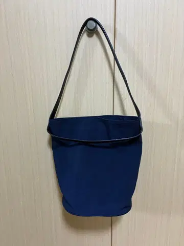 URUKUST TWIST 네이비 숄더백 새상품