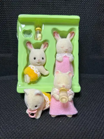 쇼콜라 토끼 쌍둥이, 실크 고양이 쌍둥이, 잠자는 아기