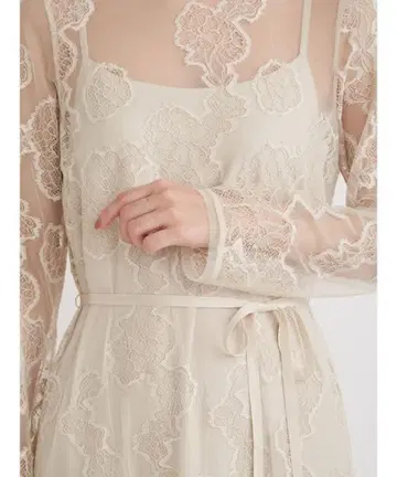 [ FRAY.ID ] 러셀 레이스 원피스 포멀 드레스 베이지