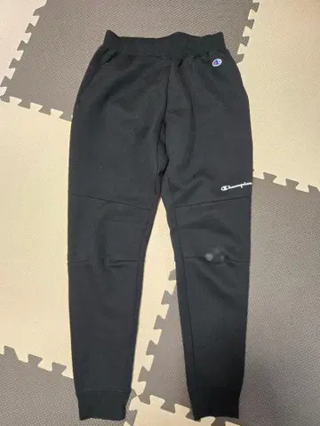 Champion 블랙 조거 팬츠 파일 원단