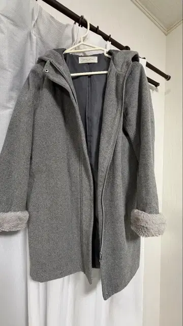 그레이 후드 부착 울 혼방 롱 코트