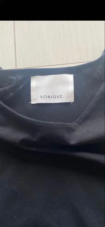 보니크 VONIQUE. 긴팔 티셔츠