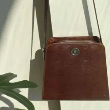 브라운 숄더백 minitmute 수납 봉투 포함
