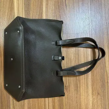 다크 브라운 가죽 토트백