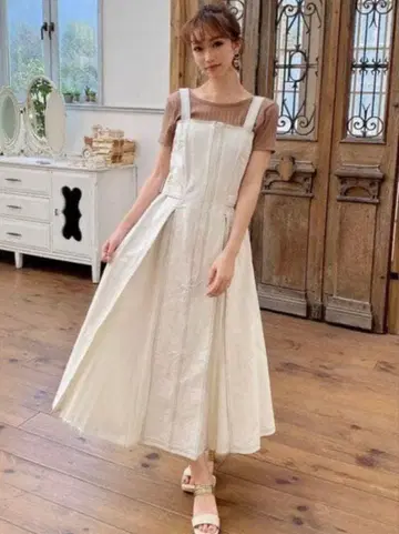 화이트 스트랩 롱 스커트