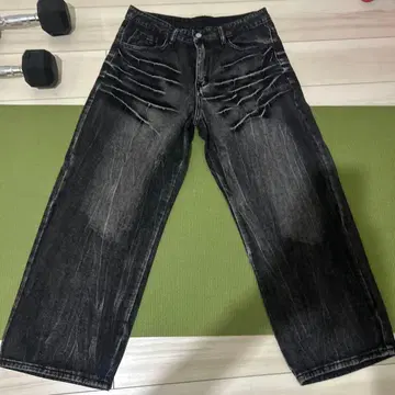 데미지 가공 블랙 와이드 데님 팬츠