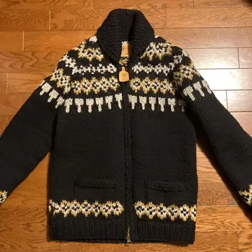 캐내디언 스웨터 카우친