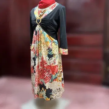 블랙과 꽃무늬 긴팔 원피스