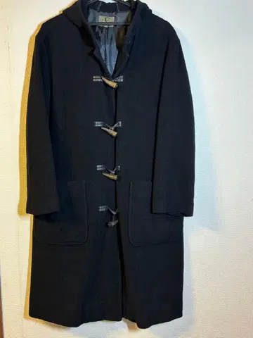 캘빈 클라인의 블랙 더플 코트