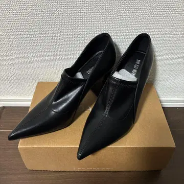 블랙 스틸레토 부티 와이드 힐