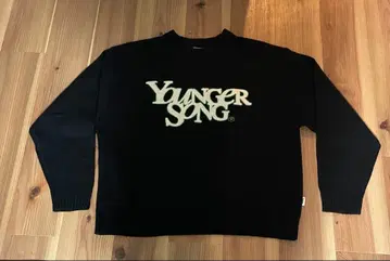 Younger Song 블랙 크루넥 스웨터