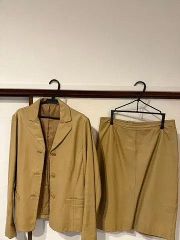 Libertine 베이지 스커트 셋업