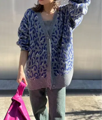 [ mi via loca ] 레오파드 무늬 V넥 가디건