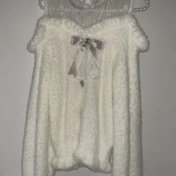 리즈리사 화이트 니트 어깨 트임