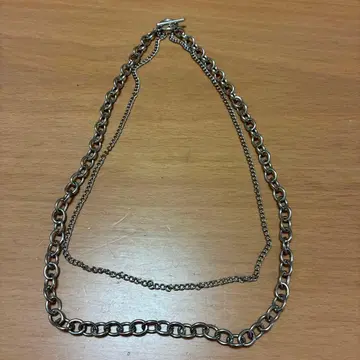 금속제 체인 목걸이
