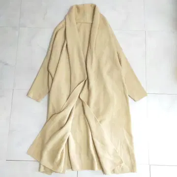 명품 두지엠 클라세 울 가운 코트 베이지