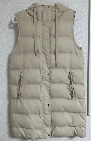 ZARA 베이지 후드 부착 다운 베스트 XS