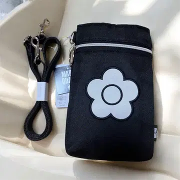 새상품 MARYQUANT 데이지 스마트폰 숄더 파우치 블랙