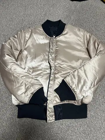 JUNGKOOK GOLDEN 봄버 자켓! M 사이즈