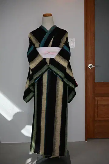 코몬 기모노 블랙 블루 스트라이프