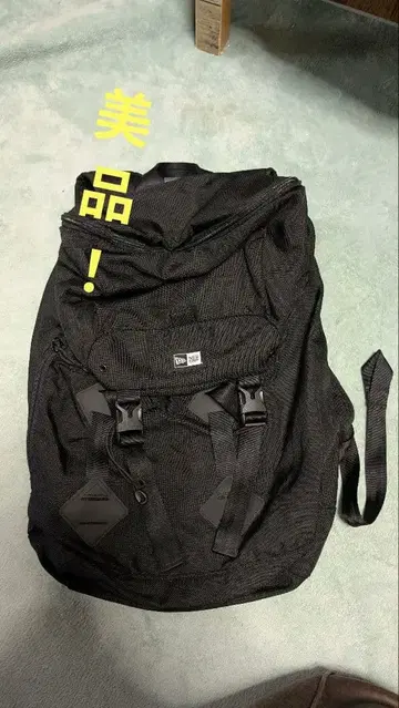 새상품급! NEWERA 블랙 백팩 럭색