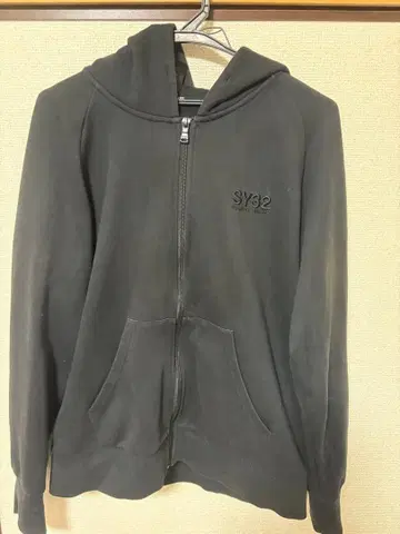 SY32 블랙 집업 후드티