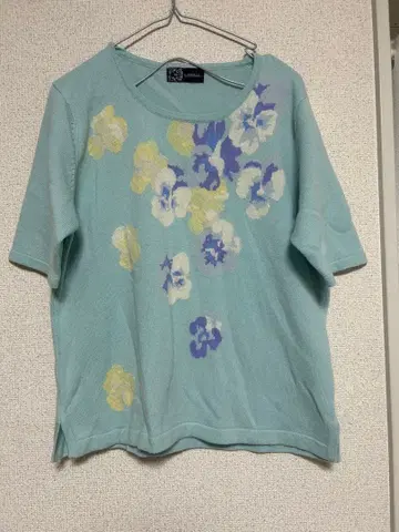 캐시미어 100% LABEILLE 꽃무늬 반팔 니트 스카이블루