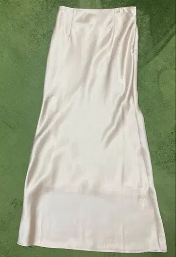 새상품!! u're의 새틴 머메이드 맥시 스커트