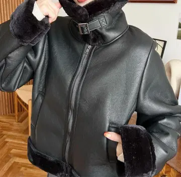 블랙 퍼 달린 가죽 자켓