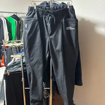 STRIPES FOR CREATIVE 테이퍼드 이지 팬츠 블랙