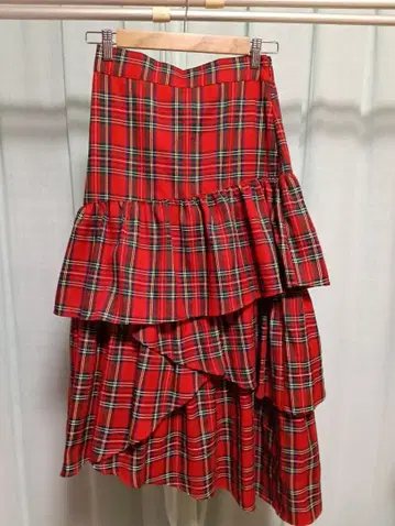 쥬에티 체크 무늬 프릴 롱 스커트