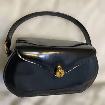 블랙 패텐트 레더 핸드백