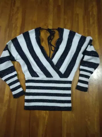 헤이세이 갸루 키라키라 라메 등 트임 스트라이프 V넥 스웨터 S 사이즈