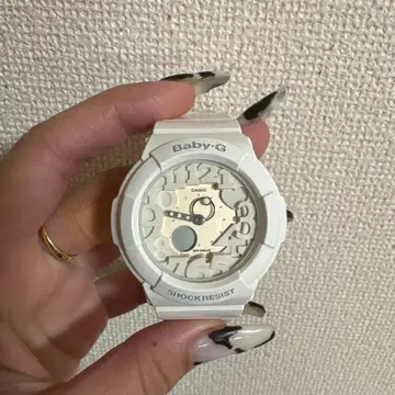 Baby-G 화이트 아날로그 시계