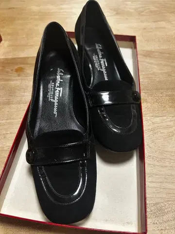 Ferragamo 블랙 로퍼 펌프스