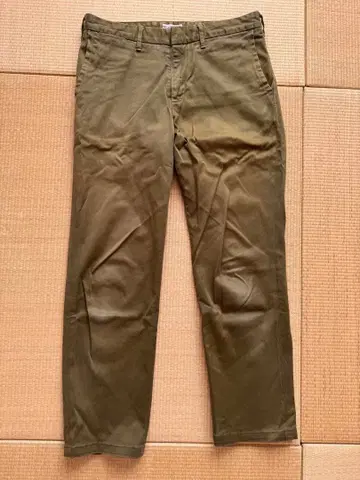 SPELLBOUND 올리브 그린 치노 팬츠