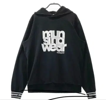 먼싱웨어 후드티 블랙 계열