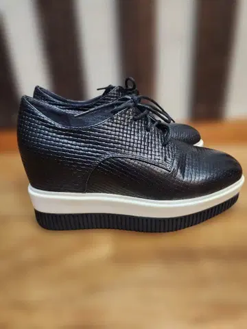 블랙 메쉬 통굽 스니커즈