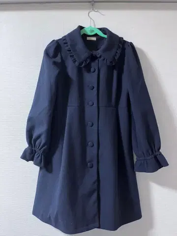 axes femme 프릴 장식 네이비 A라인 코트