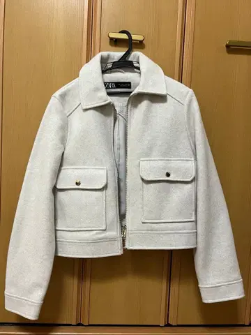 ZARA 화이트 자켓 울 혼방