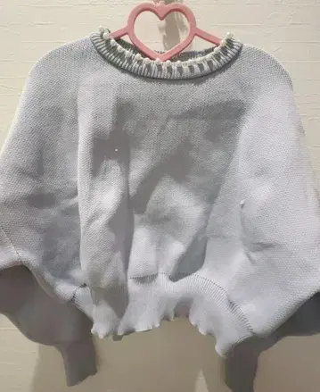 연한 파랑색 오버 사이즈 니트